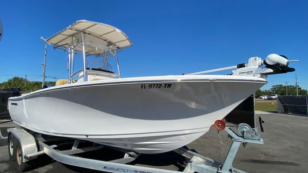 Sportsman Heritage 211 Center Console