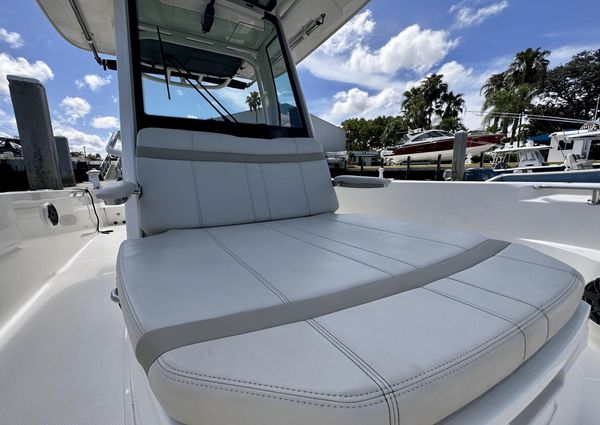 Boston Whaler 280 Dauntless image