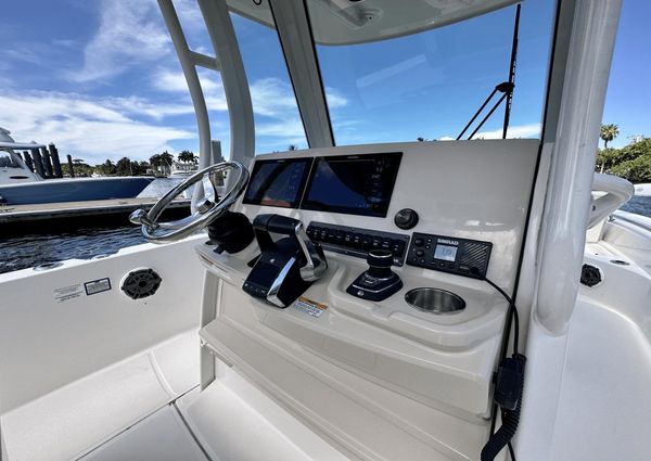 Boston Whaler 280 Dauntless image