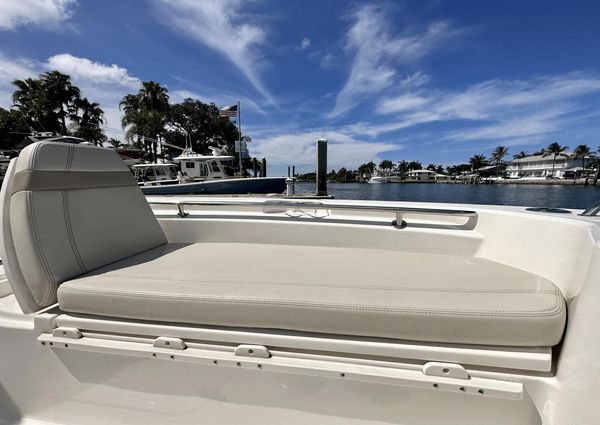 Boston Whaler 280 Dauntless image