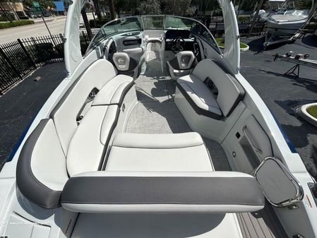 Crownline E290 XS image