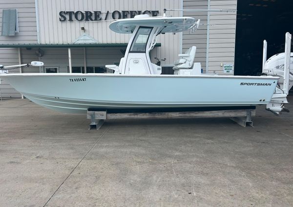 Sportsman Masters 267OE Bay Boat image