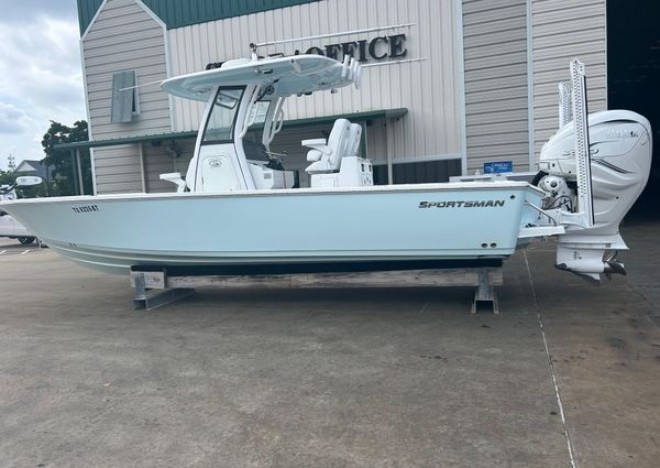 Sportsman Masters 267OE Bay Boat image