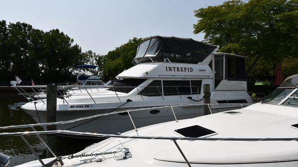 Carver 405 Motor Yacht 