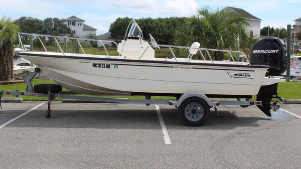 Boston Whaler 17 Montauk 