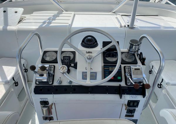 Luhrs 320-OPEN image