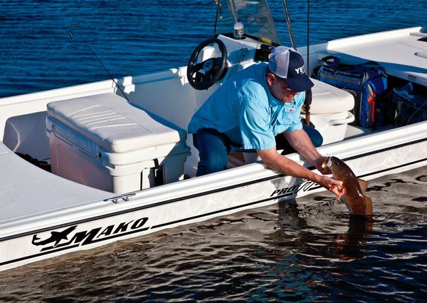 Mako Pro Skiff 17 CC image