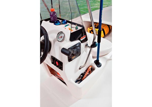 Mako Pro Skiff 17 CC image