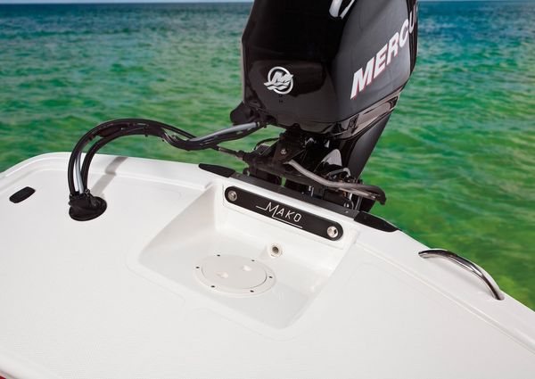 Mako Pro Skiff 17 CC image