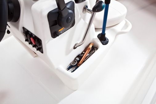 Mako Pro Skiff 17 CC image