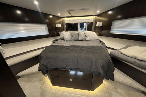 Cruisers Yachts 46 Cantius image