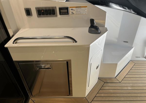 Cruisers Yachts 46 Cantius image