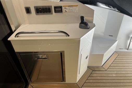 Cruisers Yachts 46 Cantius image