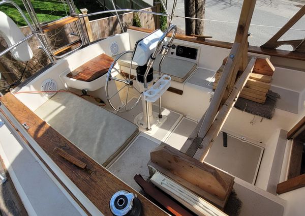 Island Packet 27 Sloop image