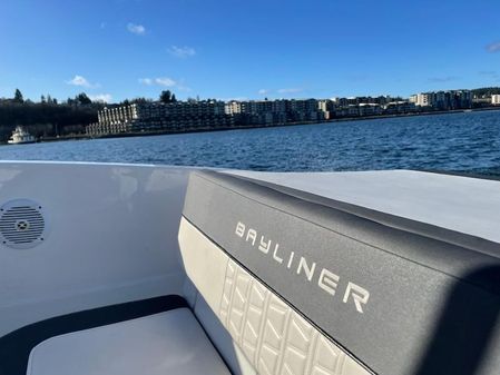 Bayliner VR6 image