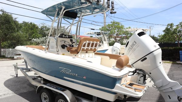 Pioneer 202 Sportfish 