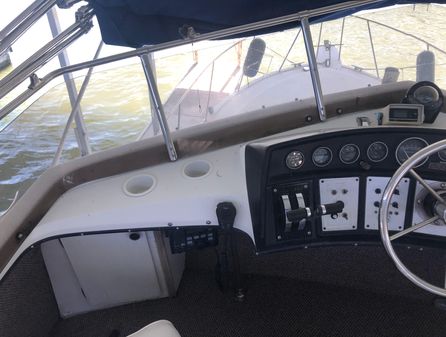 Carver 32-AFT-CABIN image