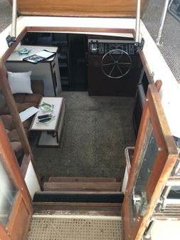 Carver 32-AFT-CABIN image