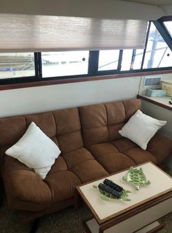 Carver 32-AFT-CABIN image