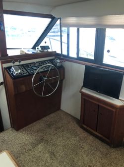 Carver 32-AFT-CABIN image