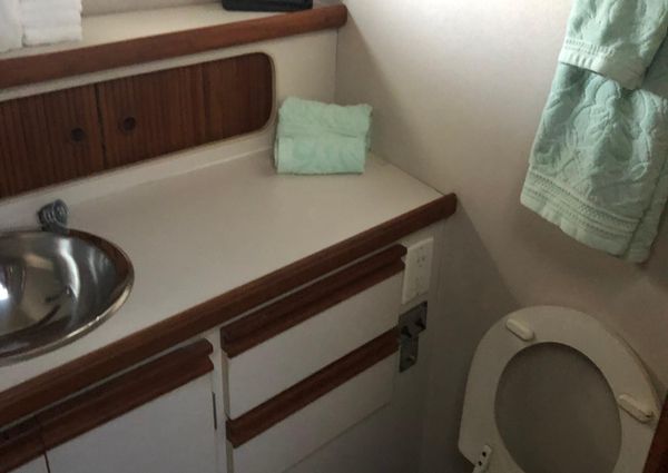 Carver 32-AFT-CABIN image