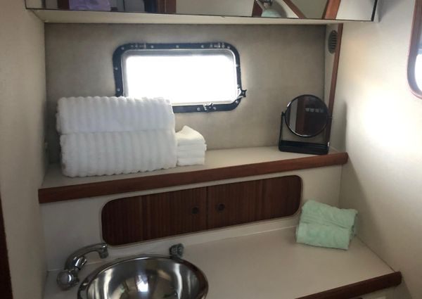 Carver 32-AFT-CABIN image