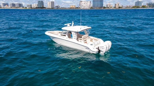 Boston Whaler 350 Realm 