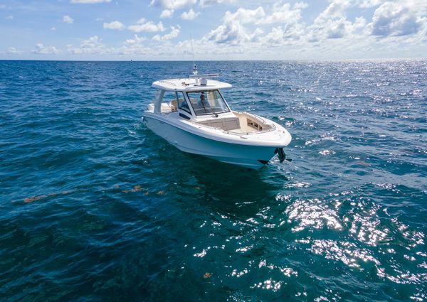 Boston Whaler 350 Realm image