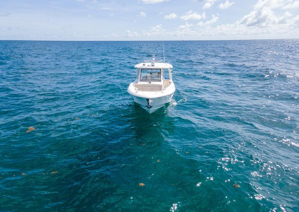 Boston Whaler 350 Realm image