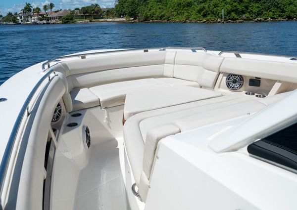 Boston Whaler 350 Realm image