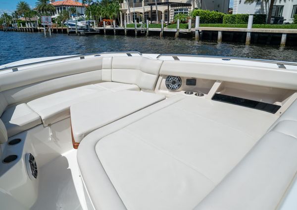 Boston Whaler 350 Realm image