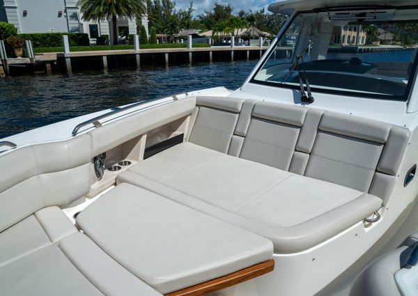 Boston Whaler 350 Realm image