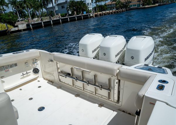 Boston Whaler 350 Realm image