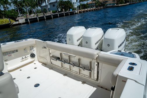 Boston Whaler 350 Realm image