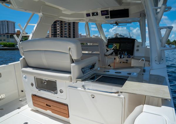 Boston Whaler 350 Realm image