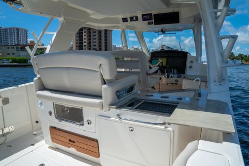 Boston Whaler 350 Realm image