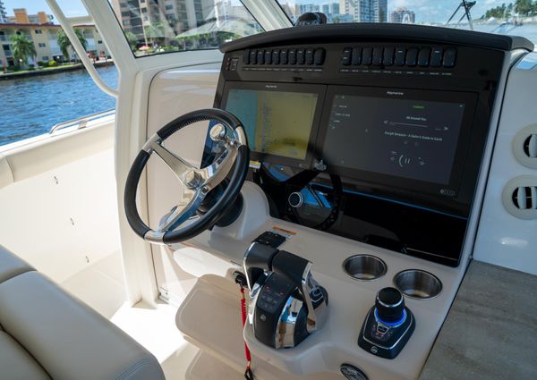 Boston Whaler 350 Realm image