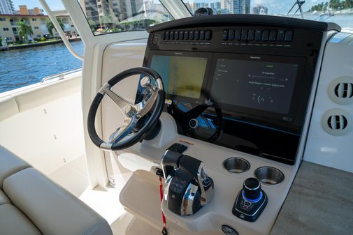 Boston Whaler 350 Realm image