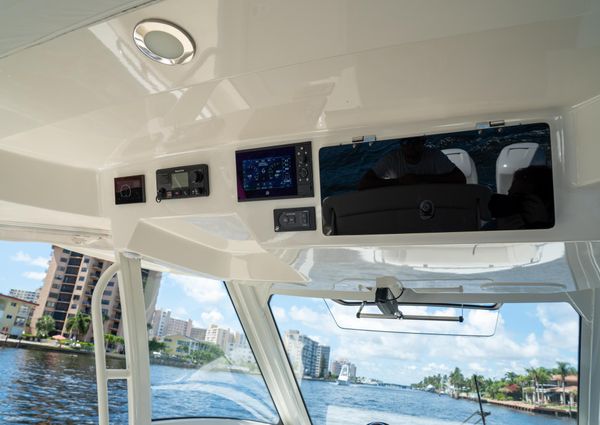 Boston Whaler 350 Realm image