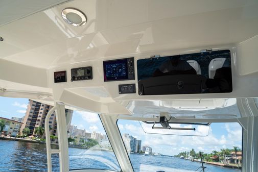 Boston Whaler 350 Realm image