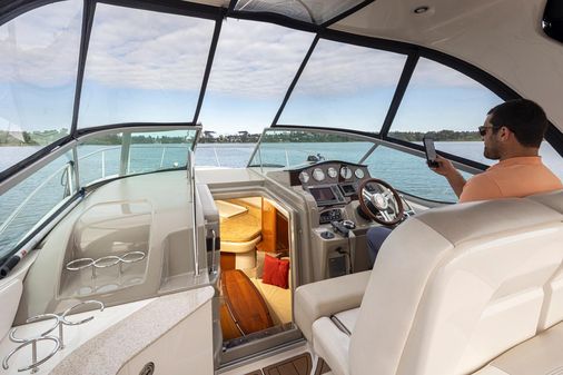 Sea Ray Sundancer 330 image