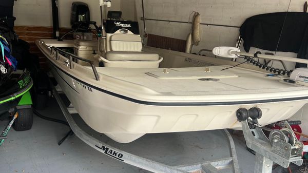 Mako Pro Skiff 17 CC 