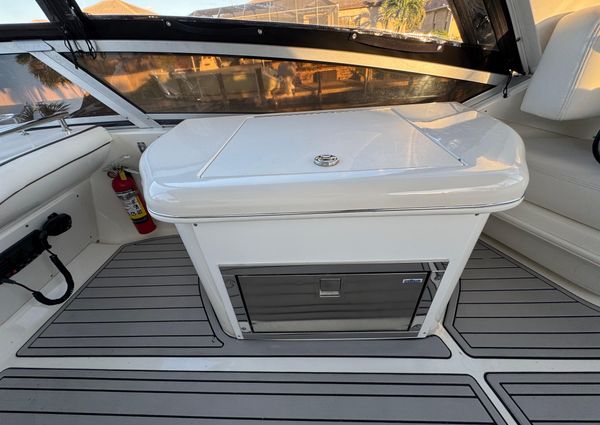 Sea Ray 44 Sedan Bridge image