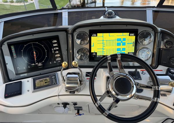 Sea Ray 44 Sedan Bridge image