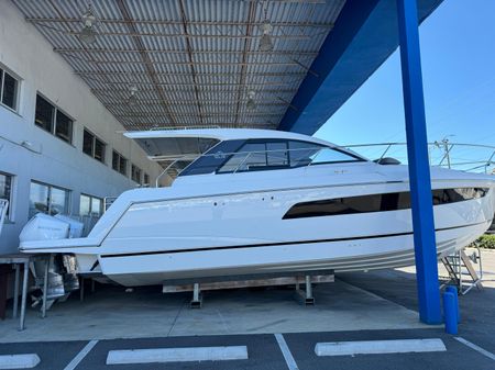 Sealine S335V image