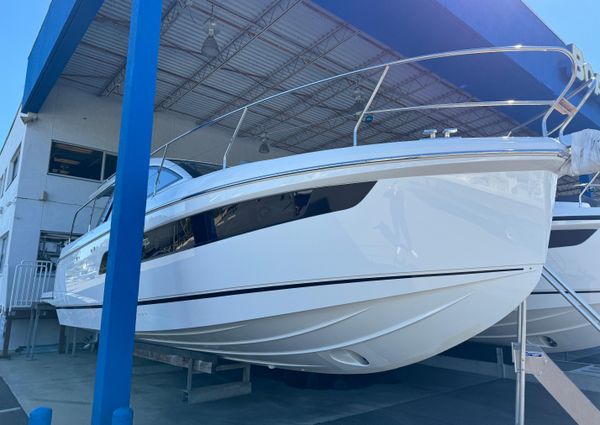 Sealine S335V image