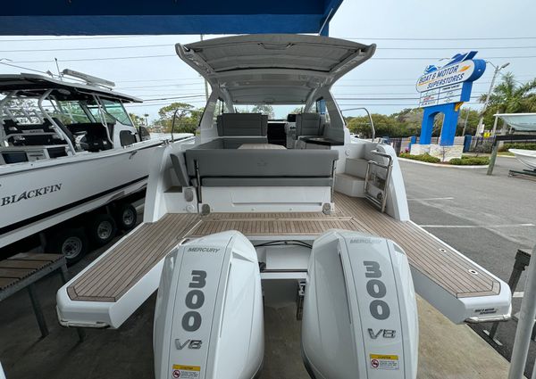 Sealine S335V image