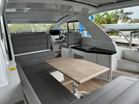 Sealine S335V image