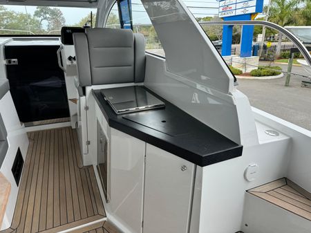 Sealine S335V image