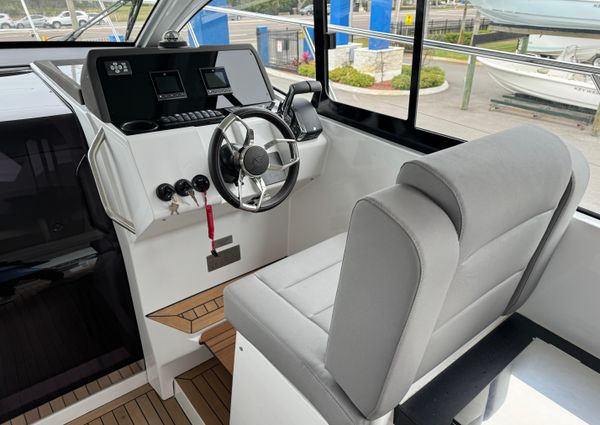 Sealine S335V image